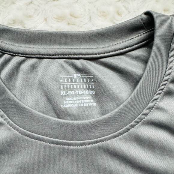 MLB New York Yankees Baseball Genuine Merchandise Majestic Gray T Shirt NEW - Picture 3 of 6